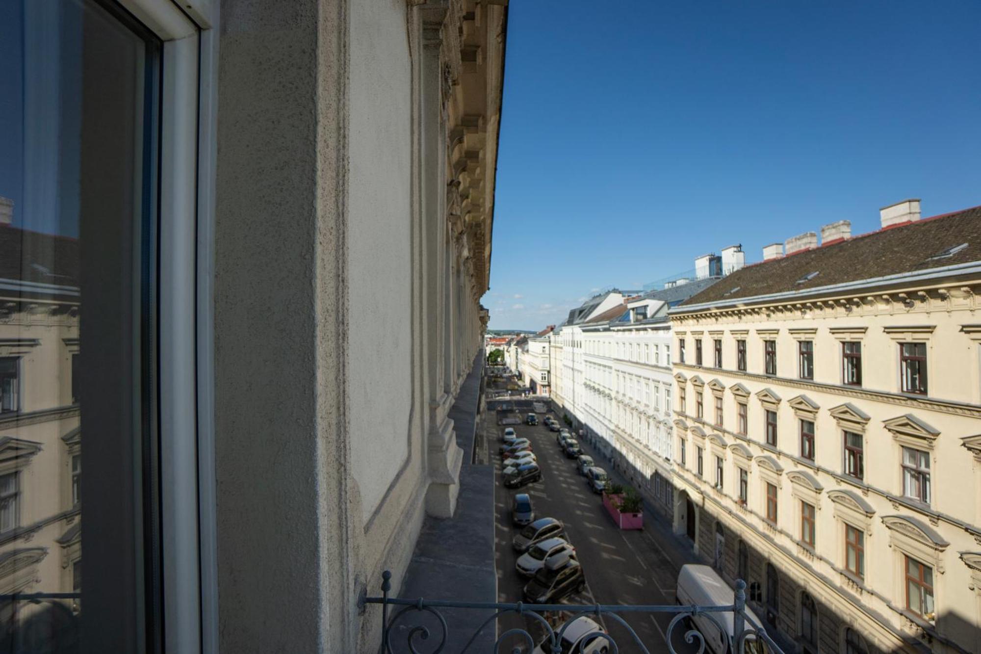 Charming 2-Room Apartment With Balcony, 15 Min To Center Vienna Esterno foto
