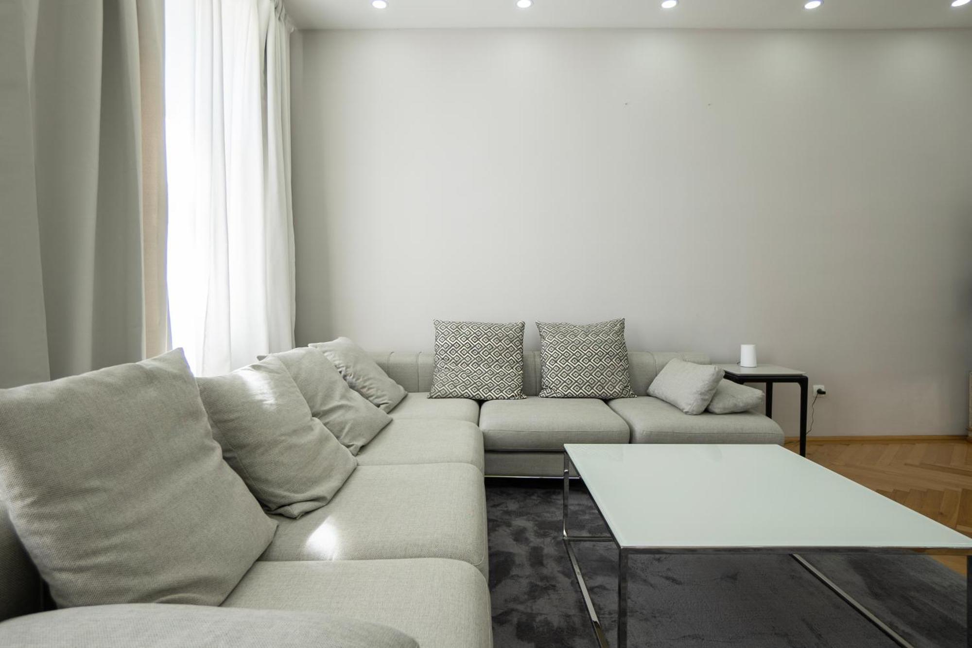 Charming 2-Room Apartment With Balcony, 15 Min To Center Vienna Esterno foto