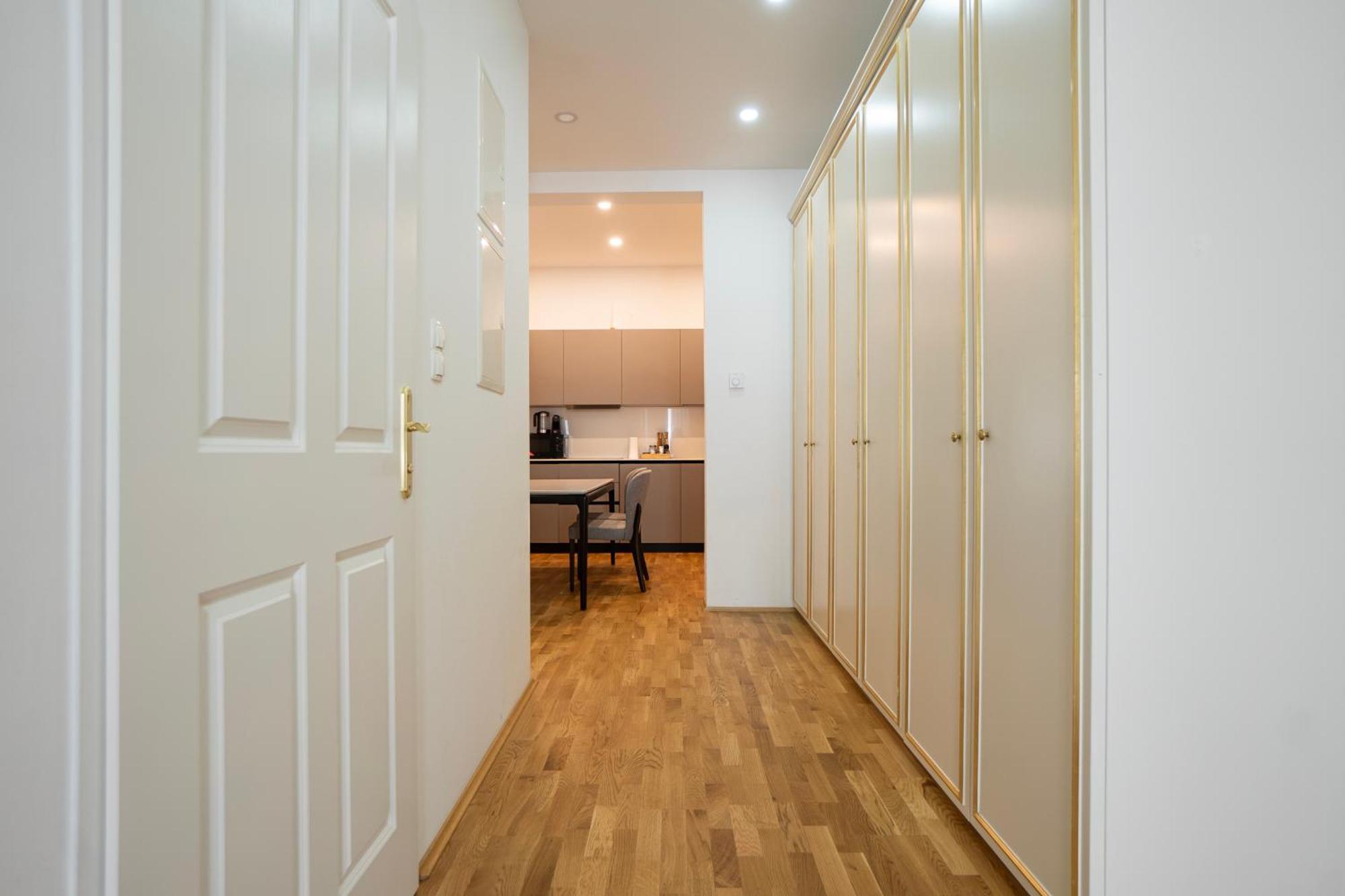 Charming 2-Room Apartment With Balcony, 15 Min To Center Vienna Esterno foto