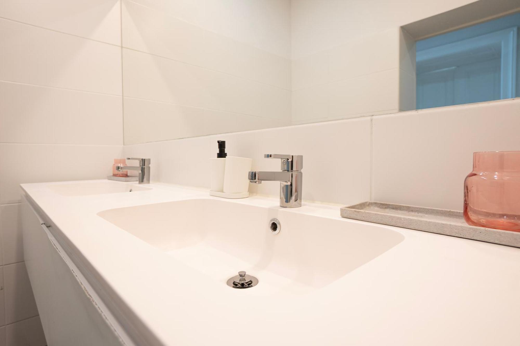 Charming 2-Room Apartment With Balcony, 15 Min To Center Vienna Esterno foto