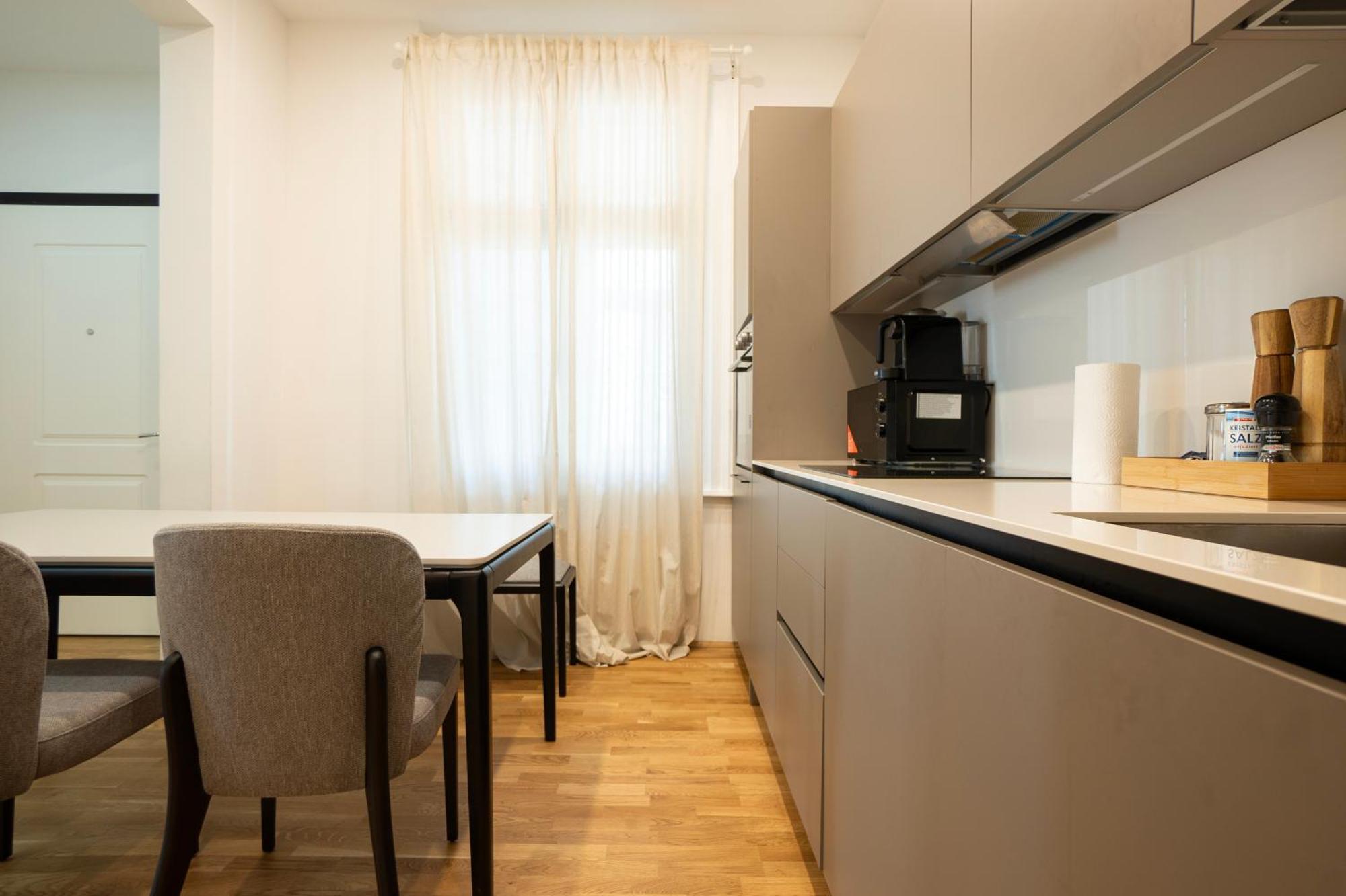 Charming 2-Room Apartment With Balcony, 15 Min To Center Vienna Esterno foto